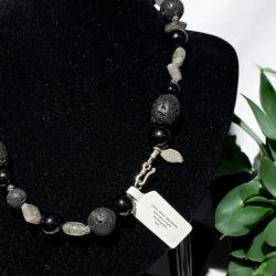 Lava halskde m. labradorit og sm slvperler