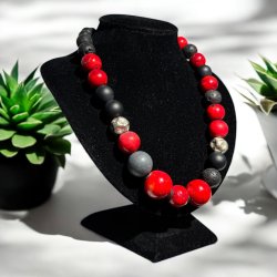 Lava halskde med koral og slvperler