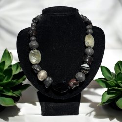 Lava halskde m. koral, agat og slvperle