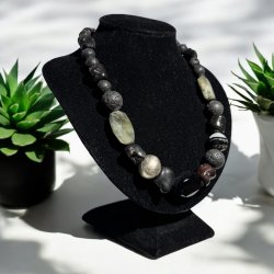 Lava halskde m. koral, agat og slvperle