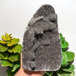 Gr ametyst klynge med poleret kanter