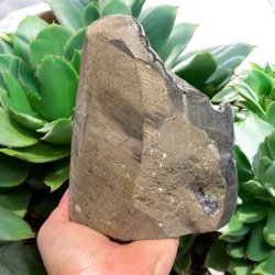 Gr ametyst klynge med poleret kanter