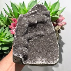 Gr ametyst klynge med poleret kanter