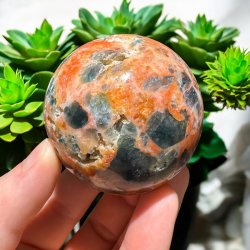Solsten kugle med apatit
