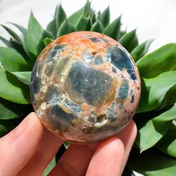Solsten kugle med apatit