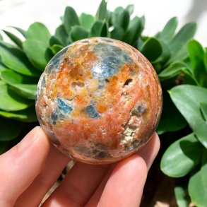 Solsten kugle med apatit