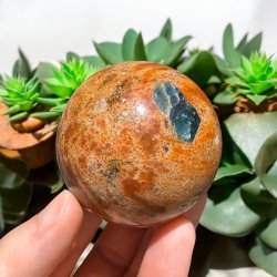 Solsten kugle med apatit