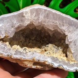 Ametyst geode m. agatbnd