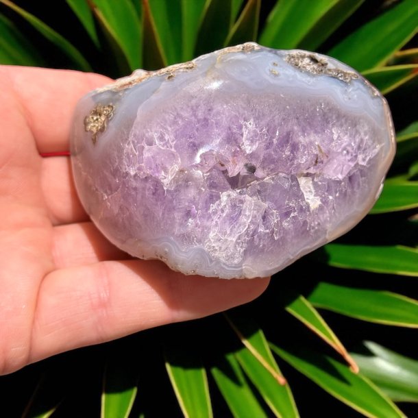 Ametyst geode m. agatb�nd
