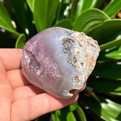 Ametyst geode m. agatb�nd