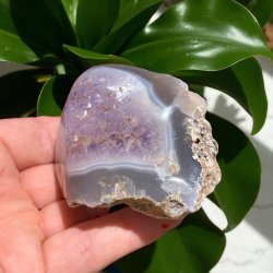 Ametyst geode m. agatb�nd