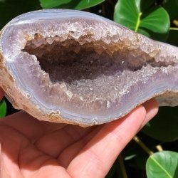 Ametyst geode m. agatb�nd