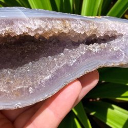 Ametyst geode m. agatb�nd