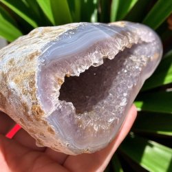 Ametyst geode m. agatb�nd