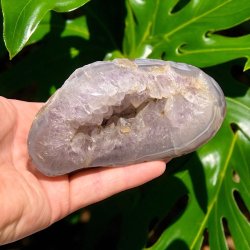 Ametyst geode m. agatb�nd