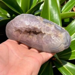 Ametyst geode m. agatb�nd