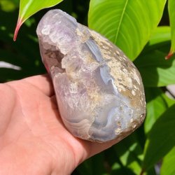 Ametyst geode m. agatb�nd