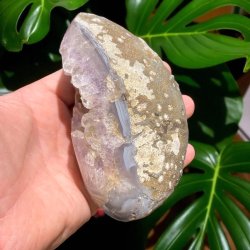 Ametyst geode m. agatb�nd