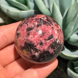 Rhodonit kugle 50mm