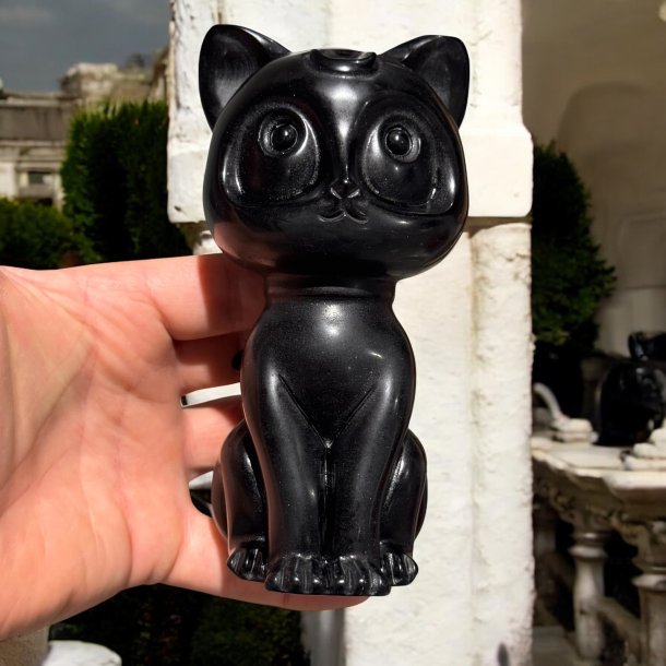 Sort obsidian kat