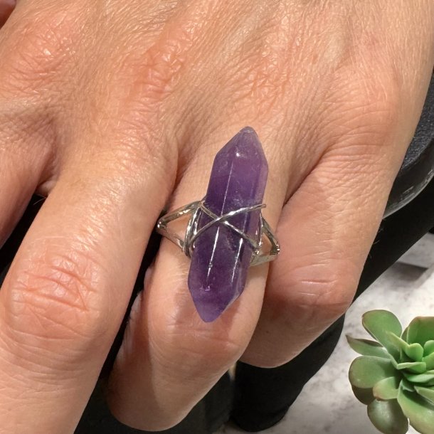 Fingerring med ametyst dt krystal
