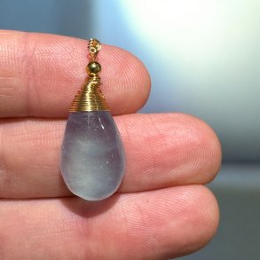 Aquamarin med forgyldt k�de