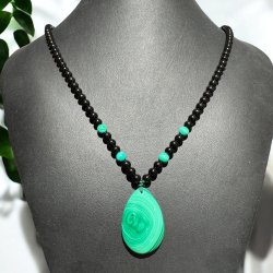 Malakit halsk�de m. sort obsidian