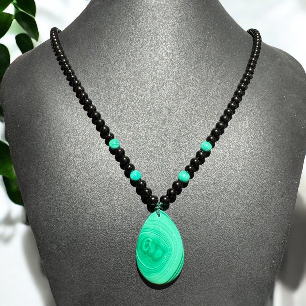 Malakit halsk�de m. sort obsidian