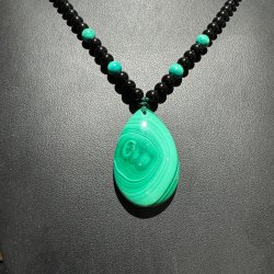 Malakit halsk�de m. sort obsidian
