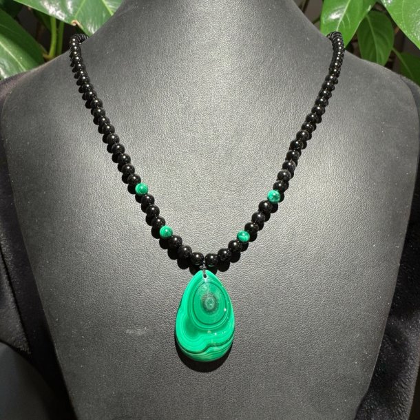 Malakit halsk�de m. sort obsidian