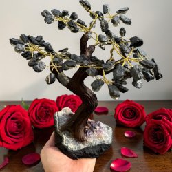 Bonsai tr� af ametyst og sort turmalin