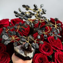 Bonsai tr� af ametyst og sort turmalin