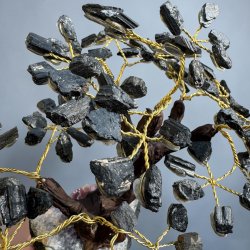 Bonsai tr� af ametyst og sort turmalin