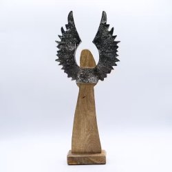 Skytsengel i mangotr� med metalvinger og emaljedetaljer � 40 cm