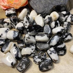 Zebrastone lommesten