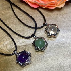 Stjernevedhng med lille krystalkugle