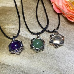 Stjernevedhng med lille krystalkugle