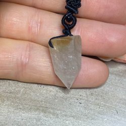 Guld Rutilkvarts vedhng med flettet snor