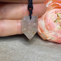 Guld Rutilkvarts vedhng med flettet snor