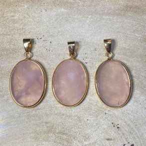 Rosenkvarts Vedhng med forgyldt kant