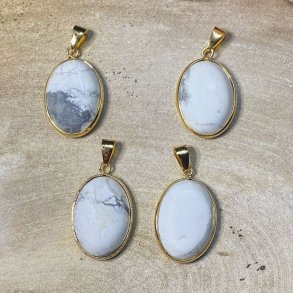 Hvid howlit Vedhng med forgyldt kant