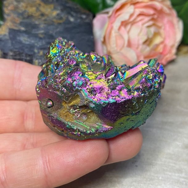 Groot figur i aurabelagt Hvid jade.