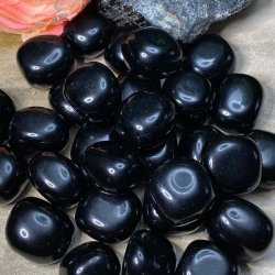 Sort obsidian lommesten